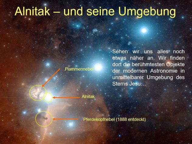 Ein astronomisches Bild zeigt Alnitak und seine Umgebung mit Kennzeichnungen f&uuml;r den Flammennebel und den Pferdekopfnebel. Zus&auml;tzlicher Text auf dem Bild diskutiert die Bedeutung dieser Objekte in der modernen Astronomie.