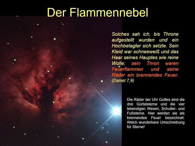 Wissenschaftliches Bild des Flammennebels, erleuchtet in Rott&ouml;nen mit Lichtpunkten, die Sterne darstellen, &uuml;berlagert mit einem deutschen Text, der einen Auszug aus Daniel 7, 9 beschreibt.