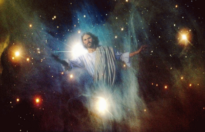 Eine k&uuml;nstlerische Darstellung einer m&auml;nnlichen Figur mit ausgestreckten Armen, umgeben von einem kosmischen Hintergrund mit Sternen und leuchtenden Nebeln, die an die Mazzaroth erinnern.