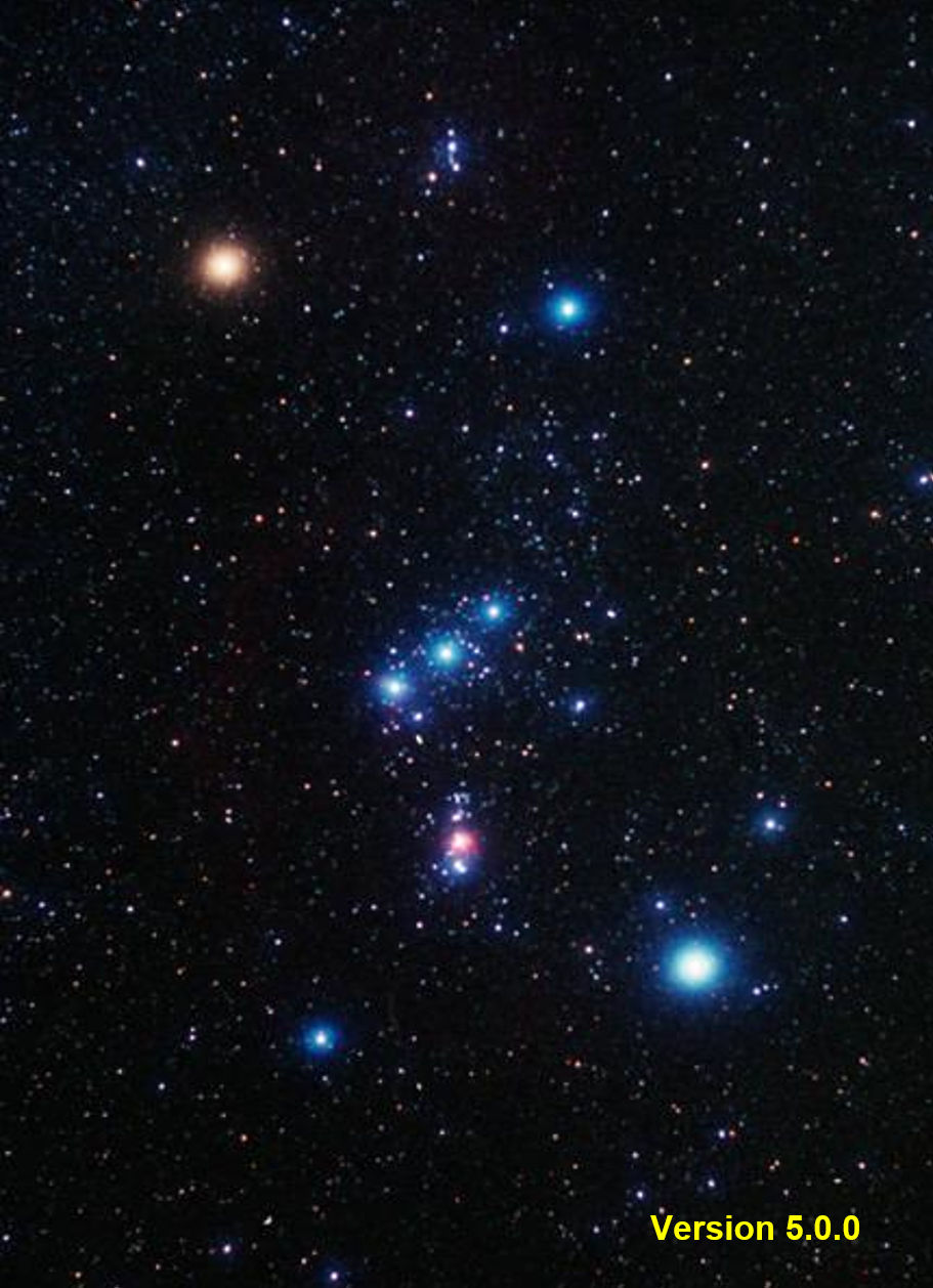 Sternenklarer Nachthimmel mit mehreren deutlich sichtbaren Sternhaufen und einer hellen, diffusen Galaxie. Astronomische Wunder der Sch&ouml;pfung, wie in der Bibel im Buch Hiob als Mazzaroth erw&auml;hnt.