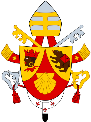 Wappen mit einem goldenen Schild zentral, geteilt in vier Felder, von denen eins eine rote Jakobsmuschel auf Gold, eines einen rotbekr&ouml;nten L&ouml;wen und ein B&auml;r in Naturfarben zeigt. &Uuml;ber dem Schild ist eine Bischofsm&uuml;tze mit einem Kreuz und einem Schl&uuml;ssel flankiert von zwei Bischofsst&auml;ben in Silber mit verzierten roten Quasten. Unter dem Schild sind zwei Kreuzembleme in Wei&szlig; mit roten Punkten.
