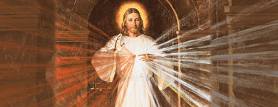 K&uuml;nstlerische Darstellung einer christlichen Figur, die in wei&szlig;em Gewand in einem dunklen Tunnel steht und strahlendes Licht aus ihren H&auml;nden ausstrahlt, symbolisch f&uuml;r g&ouml;ttliche Erscheinung.